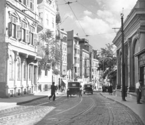 mesrutiyet-caddesi-tepebasi