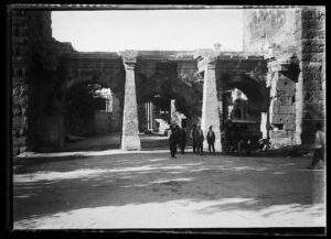 Hadrian (Üçkapılar) Kapısı