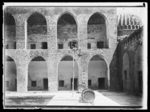 Medrese Kassimiye ; Aracdes de la cour intérieure