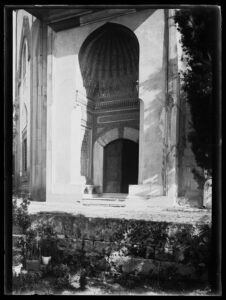 Yeşil Türbe Taç Kapısı