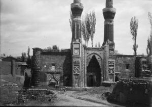 Gök medrese ; Façade ouest