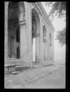 Mosquée de Yildirim Bayezid ; Vue du porche d'entrée