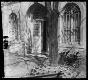 Institut français d'études anatoliennes ; Porte d'entrée sur le jardin