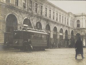 Tophane Müşirliği Önünde Tramvay
