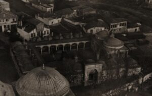 Üç Şerefeli Cami Kubbesinden Peykler Medresesi