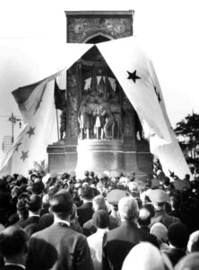 Taksim Cumhuriyet Anıtı Açılıyor