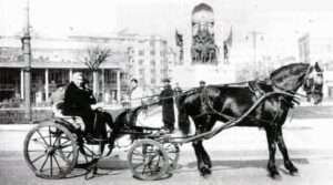 Piyangocu Nimet Abla Taksim Meydanı'nda.