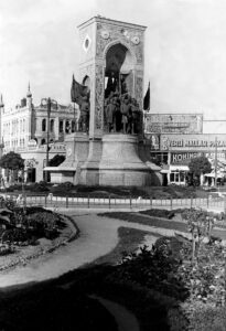 Taksim Cumhuriyet Anıtı