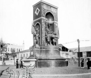 Taksim Cumhuriyet Anıtı