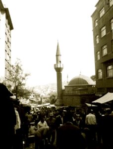 Uzunçarşı Caddesi ve Yavaşça Şahin Camii
