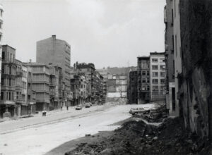 yapim-calismalari-sirasinda-tarlabasi-bulvari-istanbul-1988-ifea-fotograf-arsivi