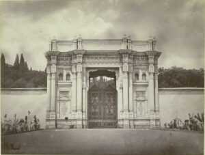 Çırağan Sarayı Bahçe Kapısı