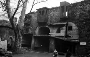 Sefer Ağa Çeşmesi ve Taş Odalar