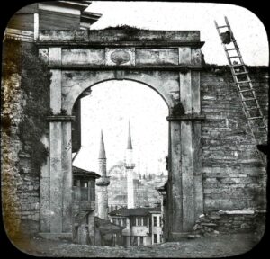 Tersane Kapısından Sokollu Mehmet Paşa ve Hacı Aver Mescidi Minareleri