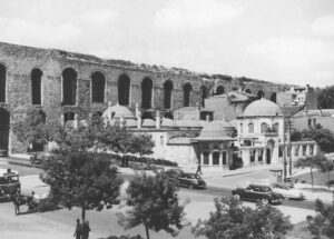 Gazanfer Ağa Külliyesi ve Bozdoğan Kemeri