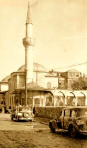 Damat İbrahim Paşa Camii ve Taksiler