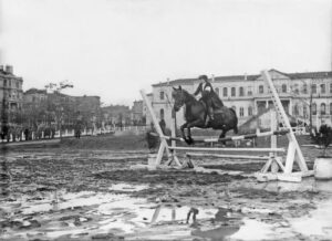 Harbiye Sipahi Ocağında Kadın Binici 21 Harbiye Sipahi Ocağında Kadın Binici