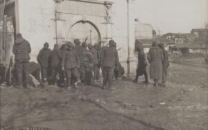 Yeşilköy Abdülmecit Han Çeşmesi Önünde Türk Askerleri 22 Yeşilköy Abdülmecit Han Çeşmesi Önünde Türk Askerleri