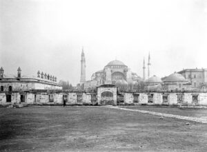 Sultan Ahmet Camii Avlusundan Ayasofya