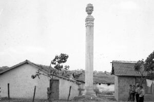 Sultan II. Mahmut Nişan Taşı, Mezarlık Arkası Sokak