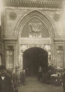 Kapalıçarşı Nuruosmaniye Kapısı