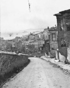 Aydınlık Sokaktan Manzara