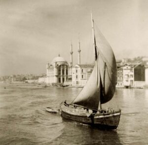 Kuruçeşme Önlerinde Bir Yelkenli