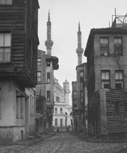 Mecidiye Köprüsü Sokak'tan Ortaköy Camii