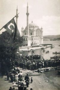 Ortaköy Camii