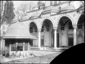 Kadırga Sokullu Mehmet Paşa Camii Son Cemaat Yeri ve Şadırvanı