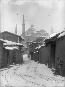 Salim Sokak'tan Yeşil Cami'ye Bakış