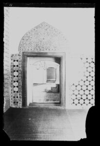Yeşil Cami Tabhane Kapısı ve Çini Kitabesi