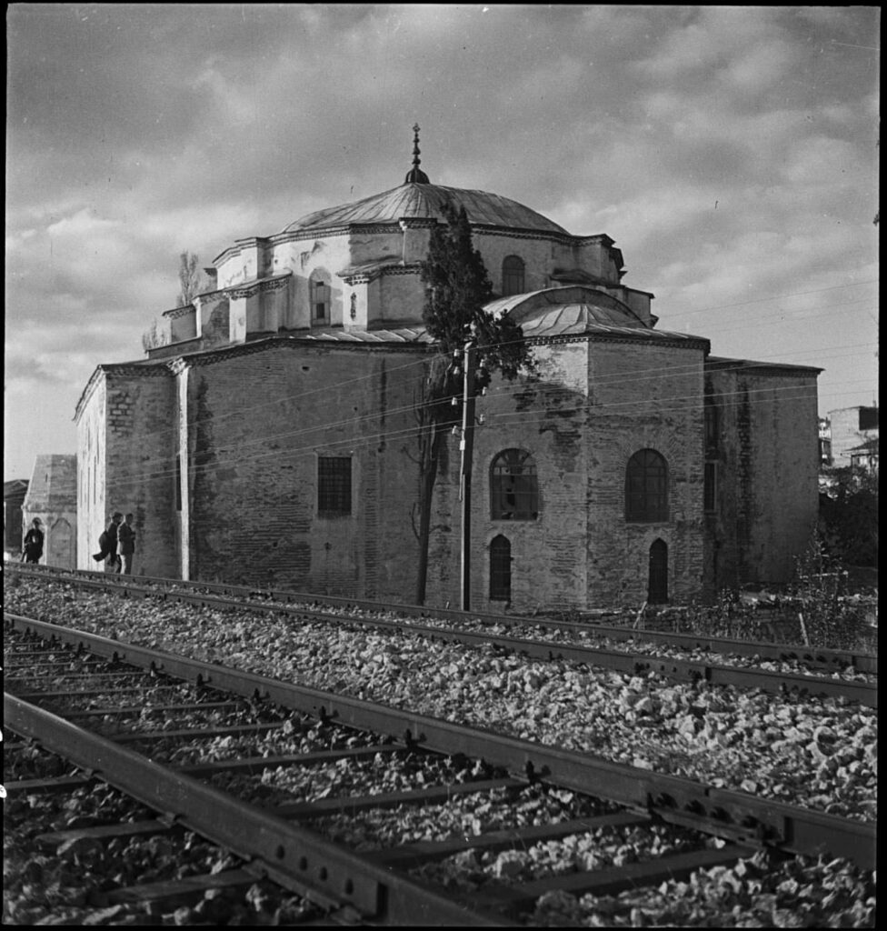 Images 24 Images