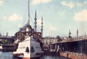 Kınalıada Vapuru, Galata Köprüsü ve Yeni Cami