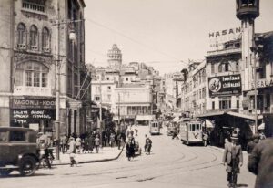 Karaköy Meydanı ve Merzifonlu Kara Mustafa Paşa Camii 20 Karaköy Meydanı ve Merzifonlu Kara Mustafa Paşa Camii