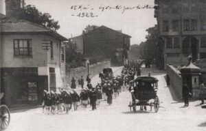 St. Joseph Koleji Öğrencileri Altıyol'da